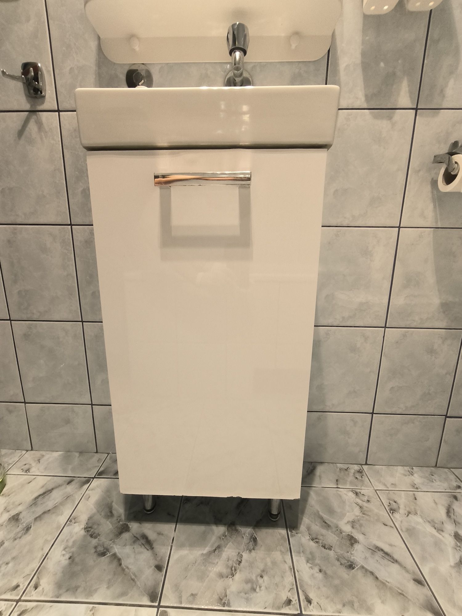 Umywalka z szafką