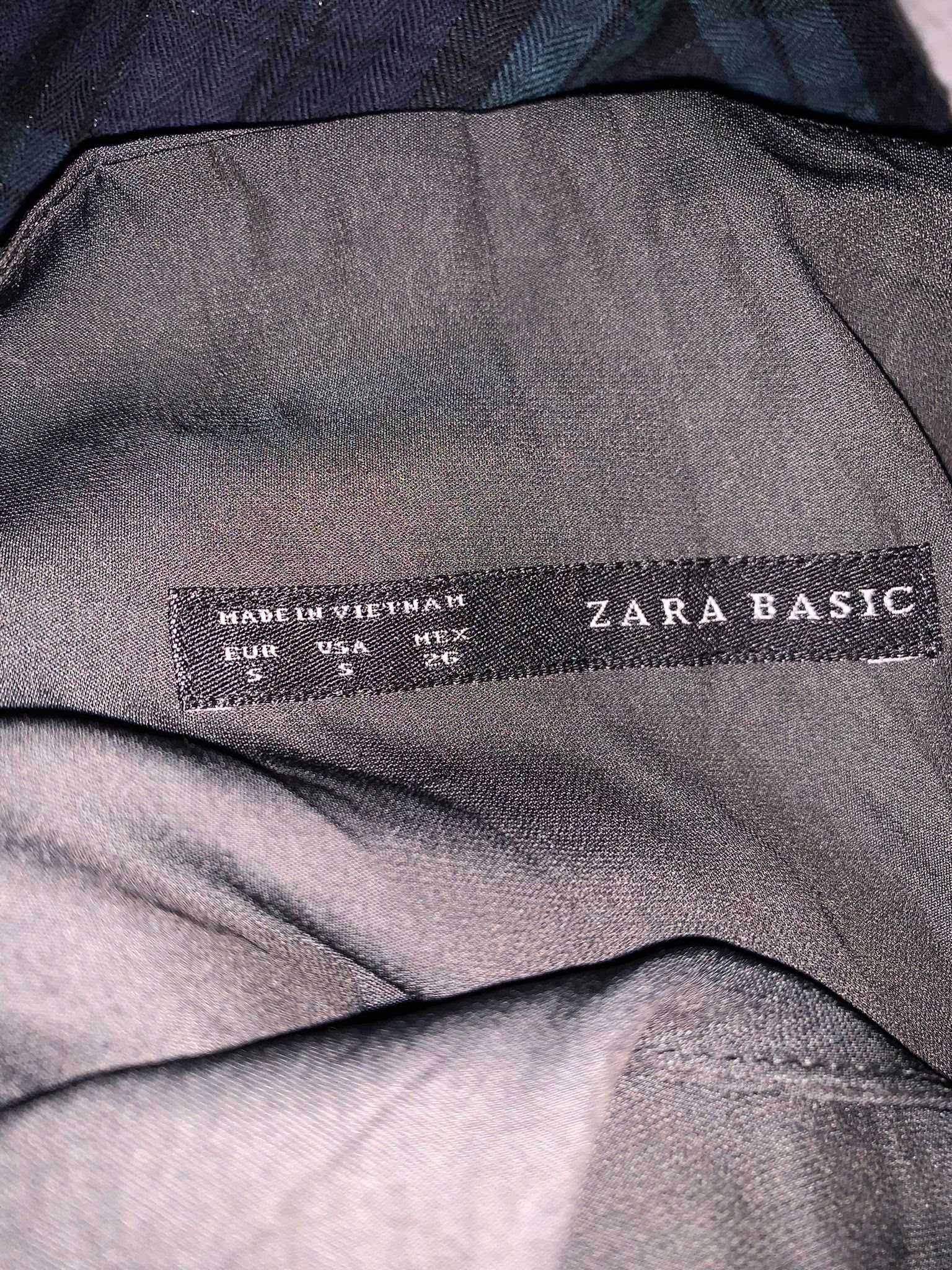 Macacão em seda,da Zara,tamanho S,mas veste como M,novo.