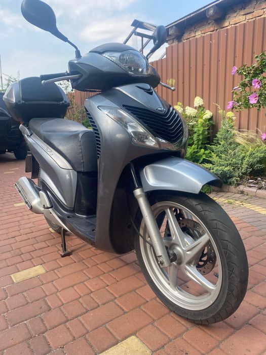 Продам скутер Хонда sh 125