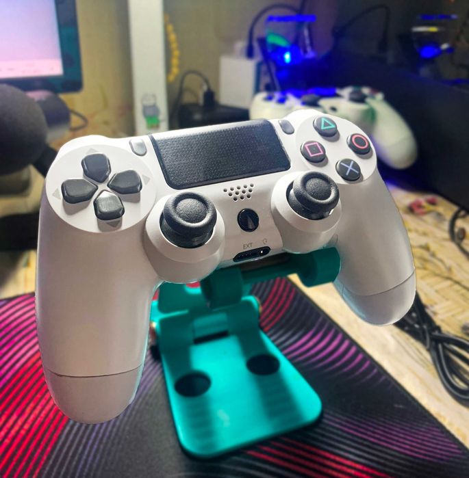 Геймпад DUALSHOCK 4 v.2 white / Робочий, ідеальний стан