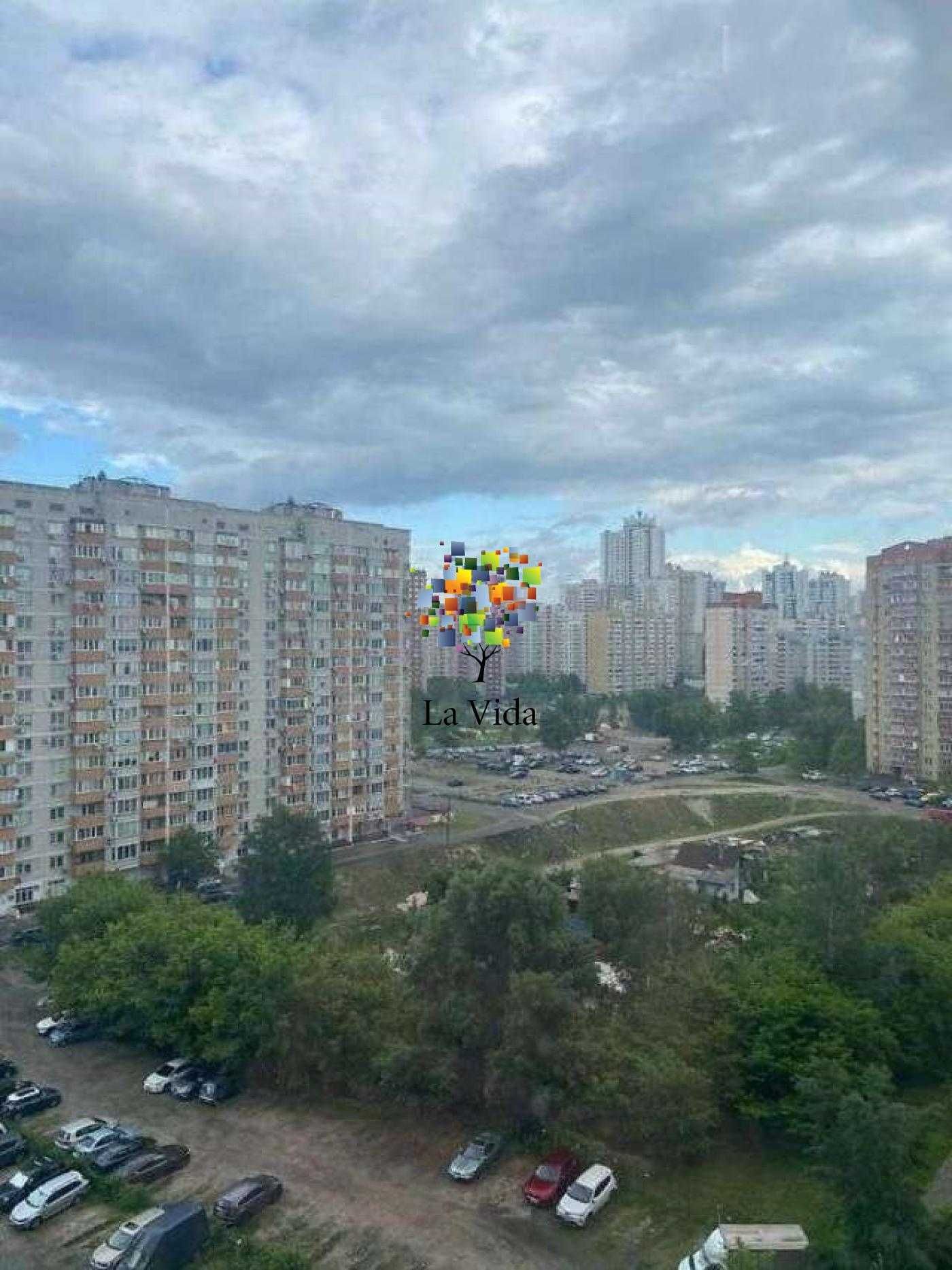 Продаж 2к квартири Урловська 16/37