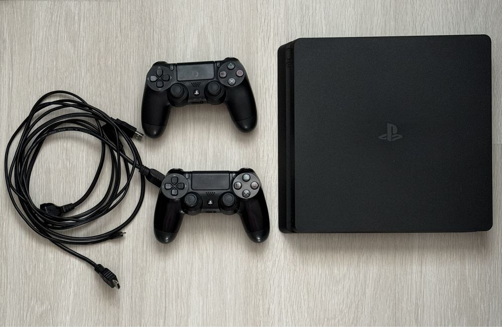 PlayStation 4 1tb + 2 геймпада