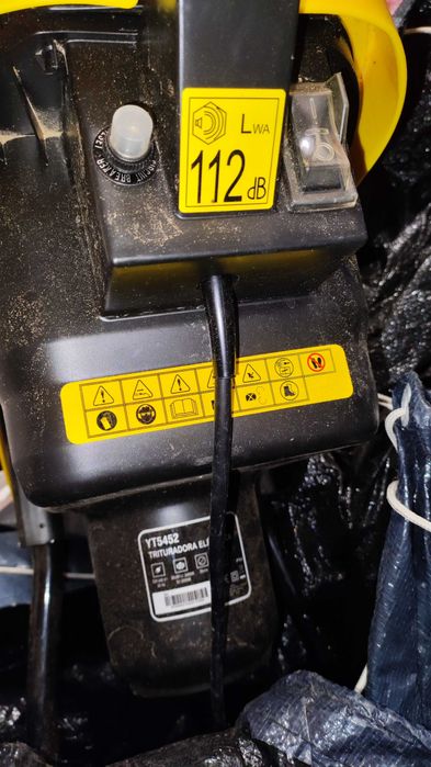 Triturador elétrico de galhos, ramos e folhas