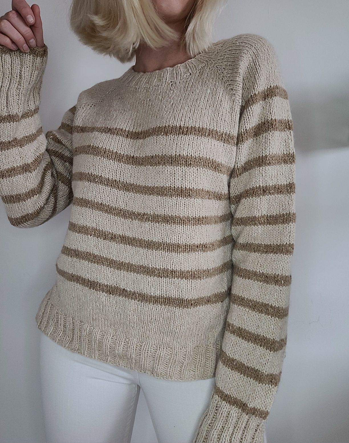 Beżowy wełniany sweter w paski oversize boho handmade