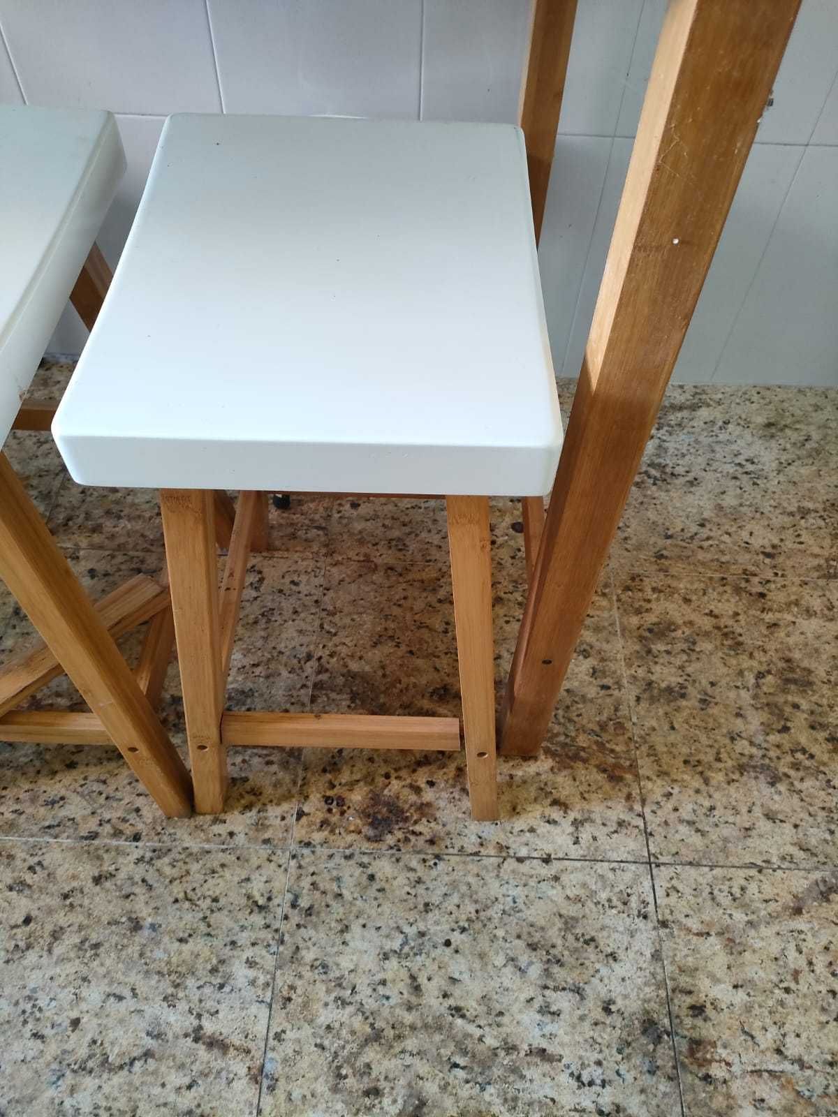 Mesa alta cozinha/ Sala com 3 bancos altos