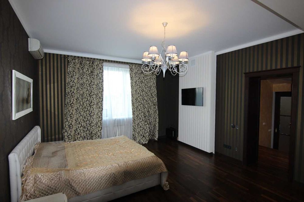 Продам дом Днепр 240м.кв. с баней на дровах и спортзалом