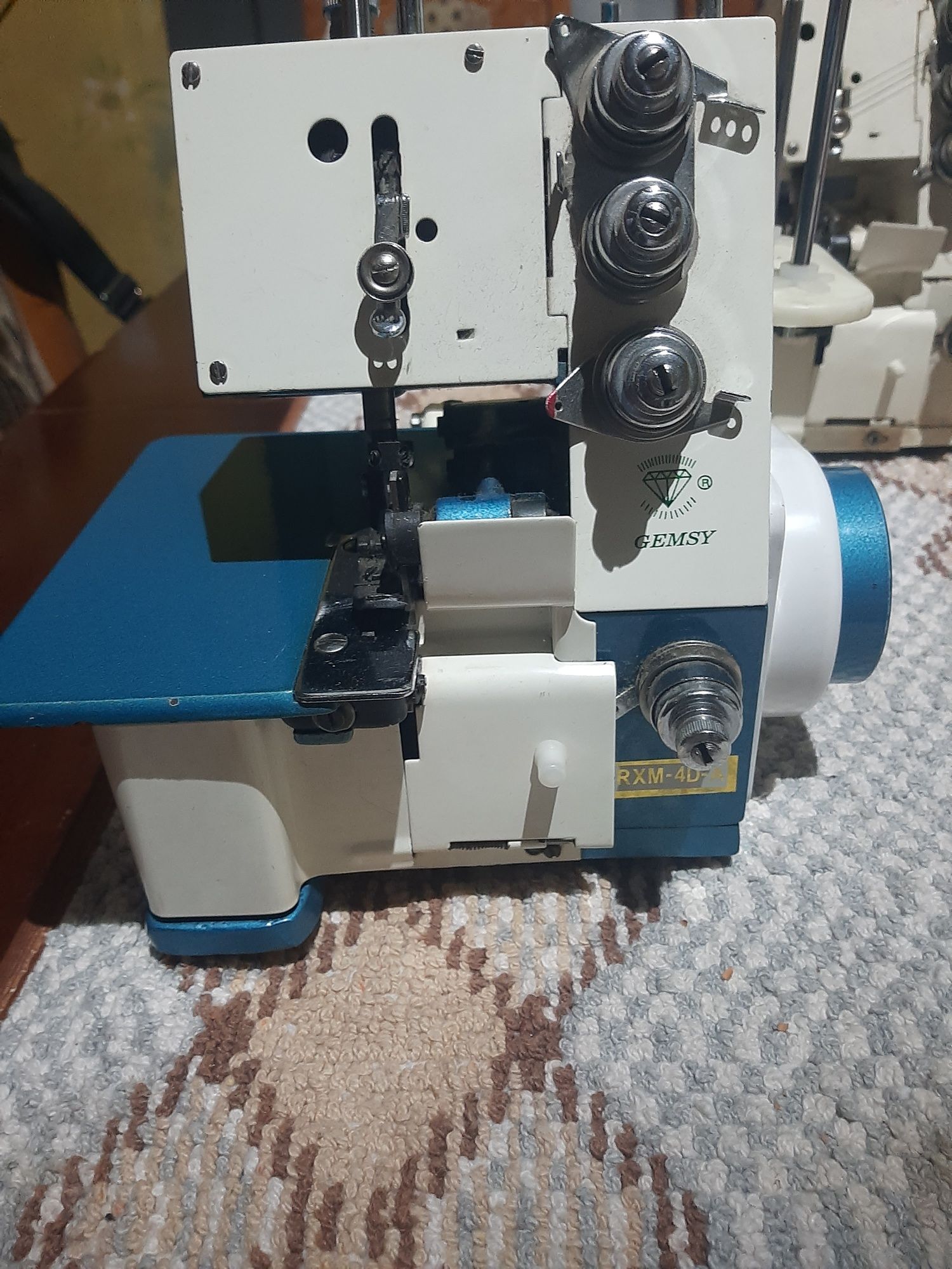 Розпродаж оверлоків 4-х ,3-х ниткові