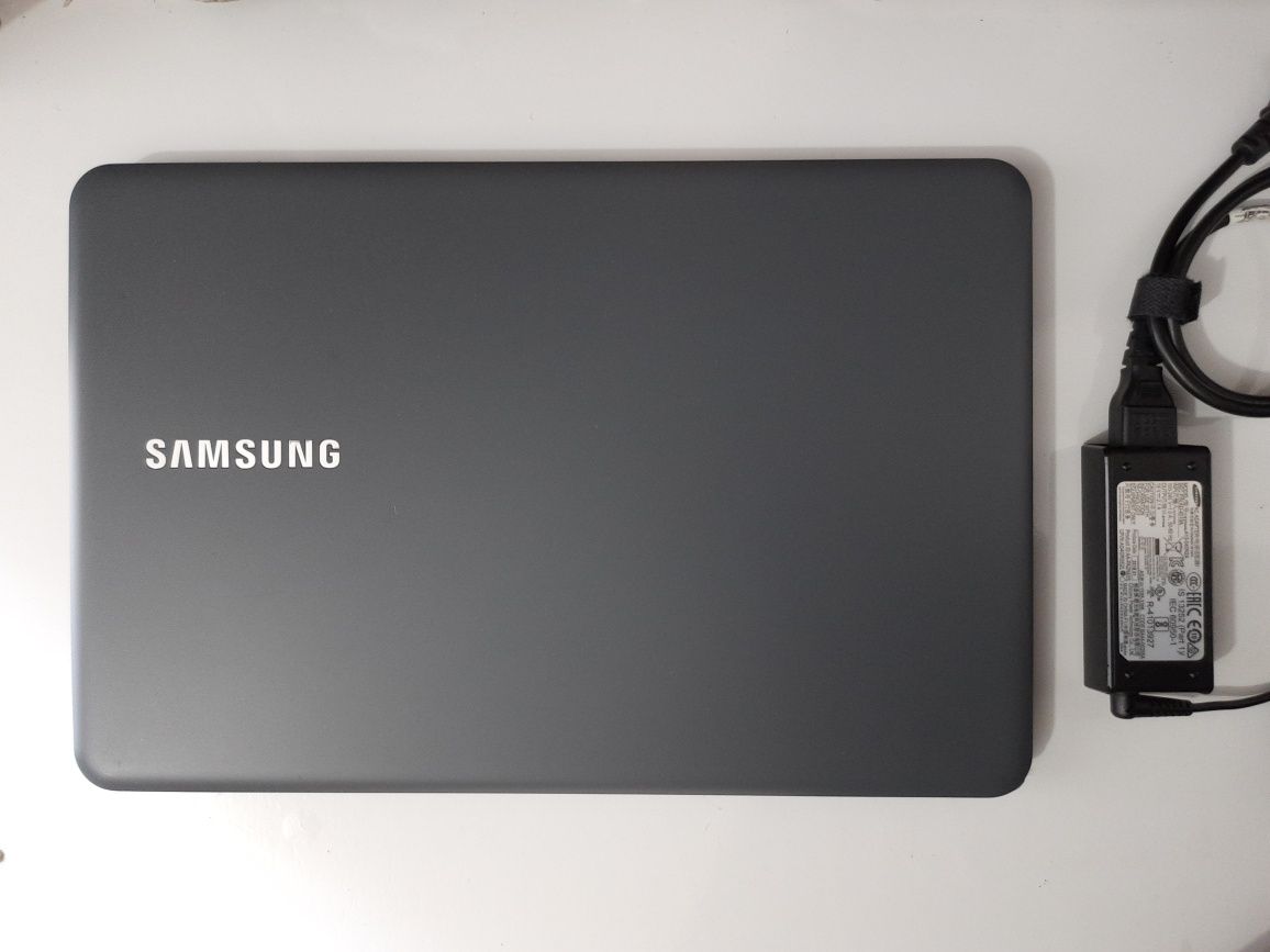 Notebook Samsung i3 Tela FullHD 8GB SSD 128GB semi NOVO