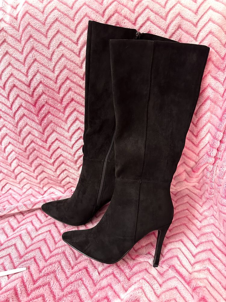 Botas cano alto pretas - pele de pessego (37)