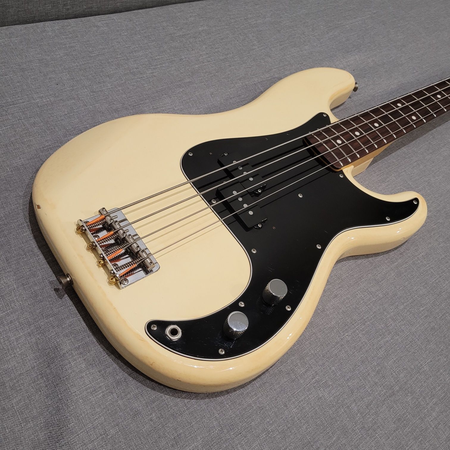 Fender Precision Bass Japan 70 Reissue