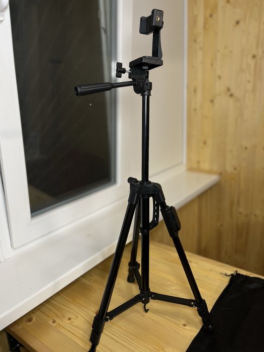 Штатив  тріпод якісний тримамач для телефонів та ішшого обладнання