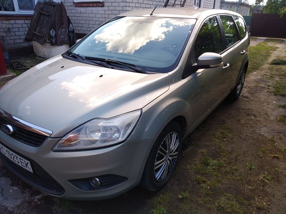 Форд фокус 2  рестайлін в хорошому стані.