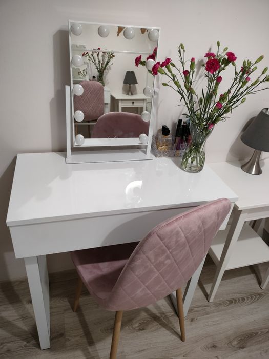 Lustro stojące LED na toaletkę