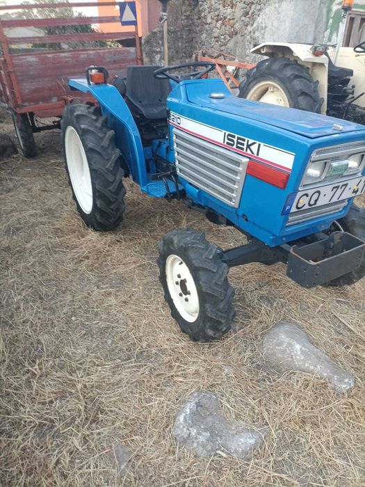 Vendo quatro tratores perfeitamente funcionais para desocupar