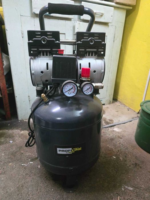 компресор безоливний вертикальний PROFILINE
