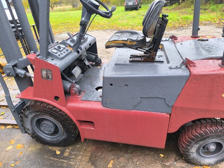 Wózek widłowy Bułgar 2,5 t uszkodzony