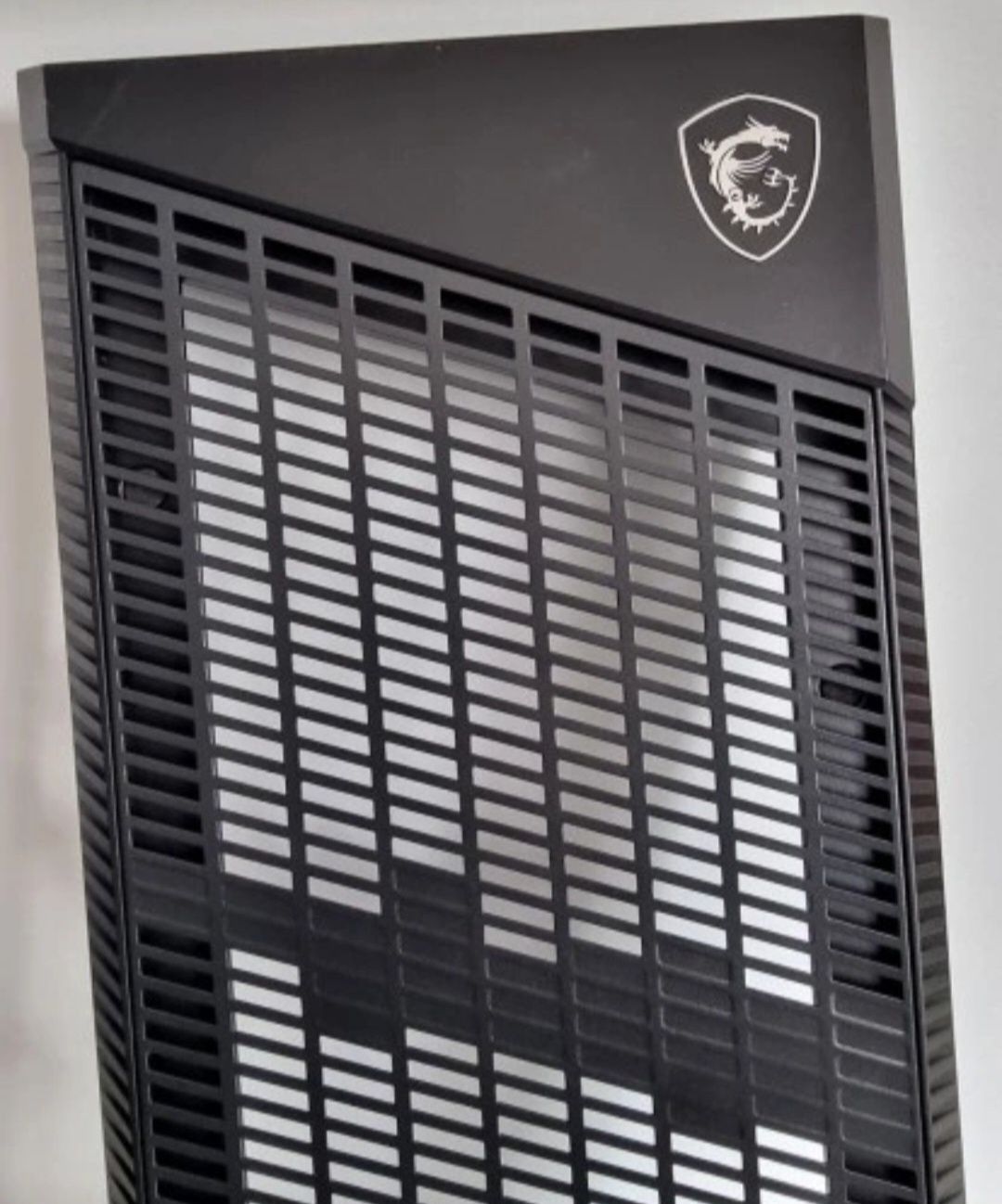 Przedni panel obudowy komputerowej MSI MPG Velox 100P