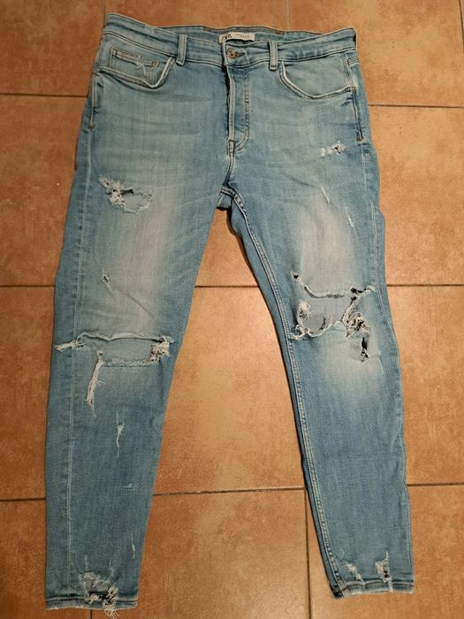 Dżinsy Zara z przetarciami custom drip drill jasnoniebieskie
