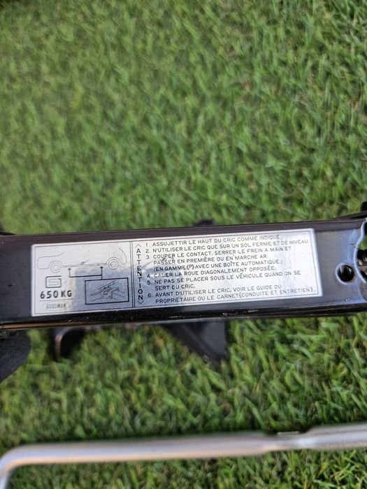 Оригінальний домкрат балоний ключ Mazda 2 2007-2025