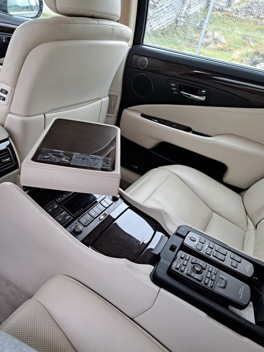Lexus LS600HL 4x4 5.0V8 Hybryda