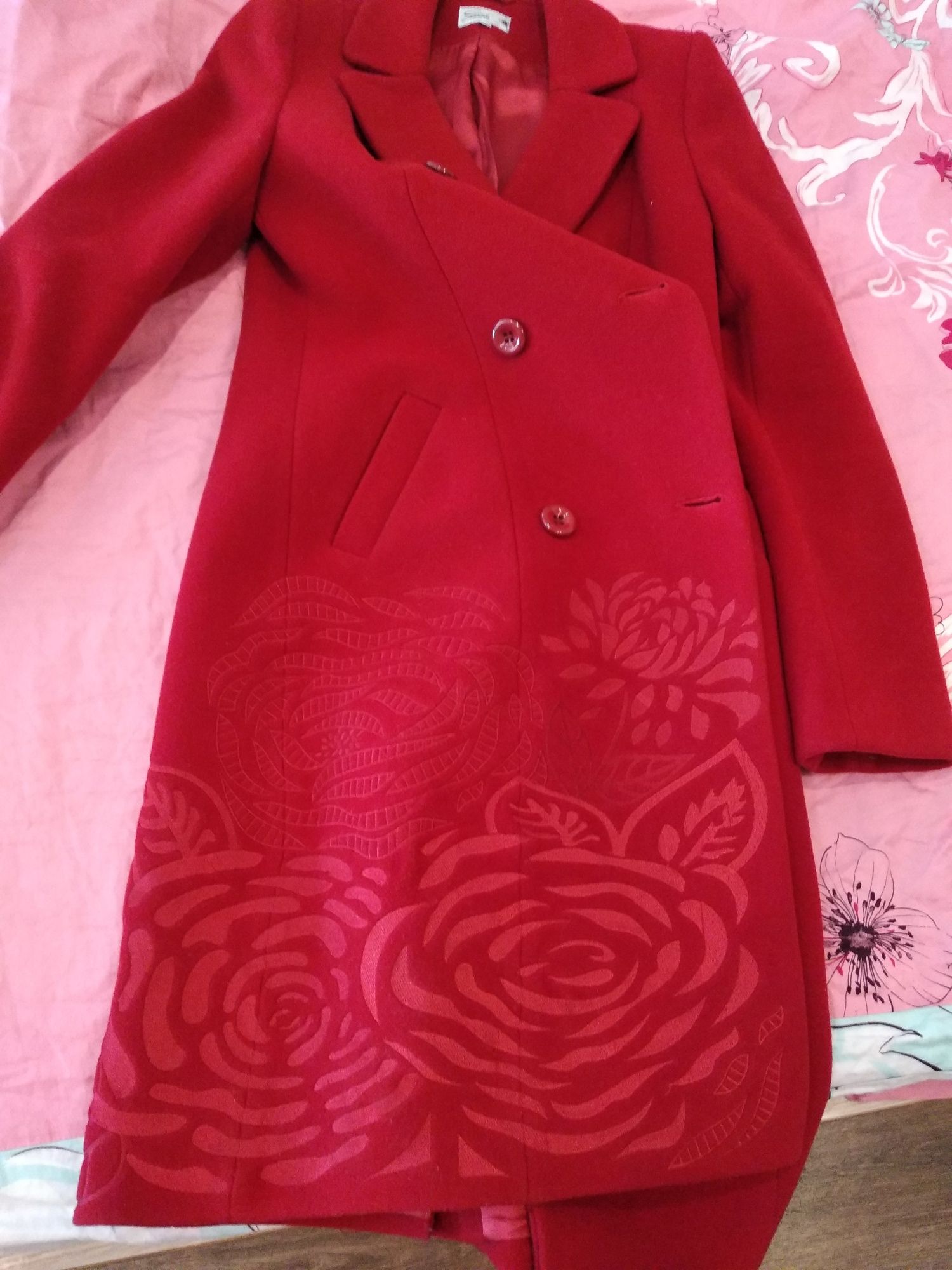Красное шерстяное классическое  пальто