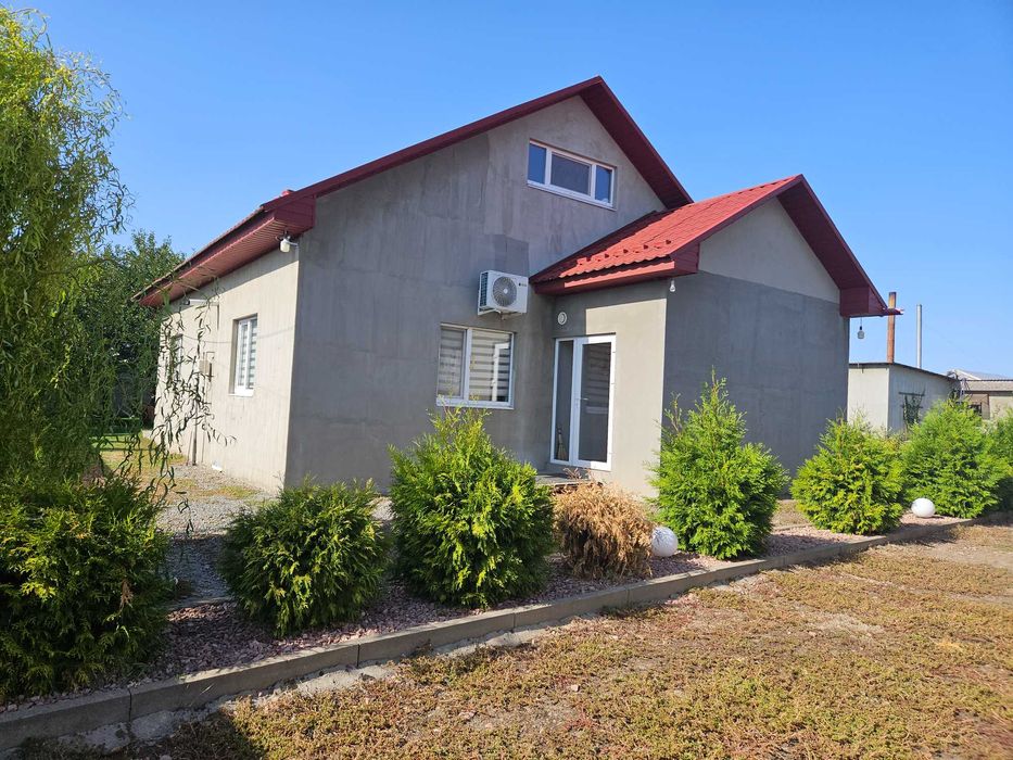 Продаж  будинку і готового бізнесу з ділянкою на 100 соток,