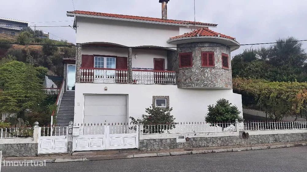 Moradia em Tabuaço: 3 Quartos e Churrasqueira