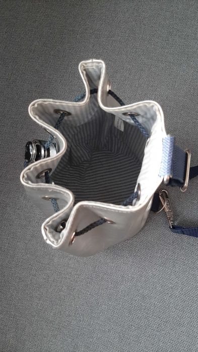 Torebka worek Tommy Hilfiger srebrna szara