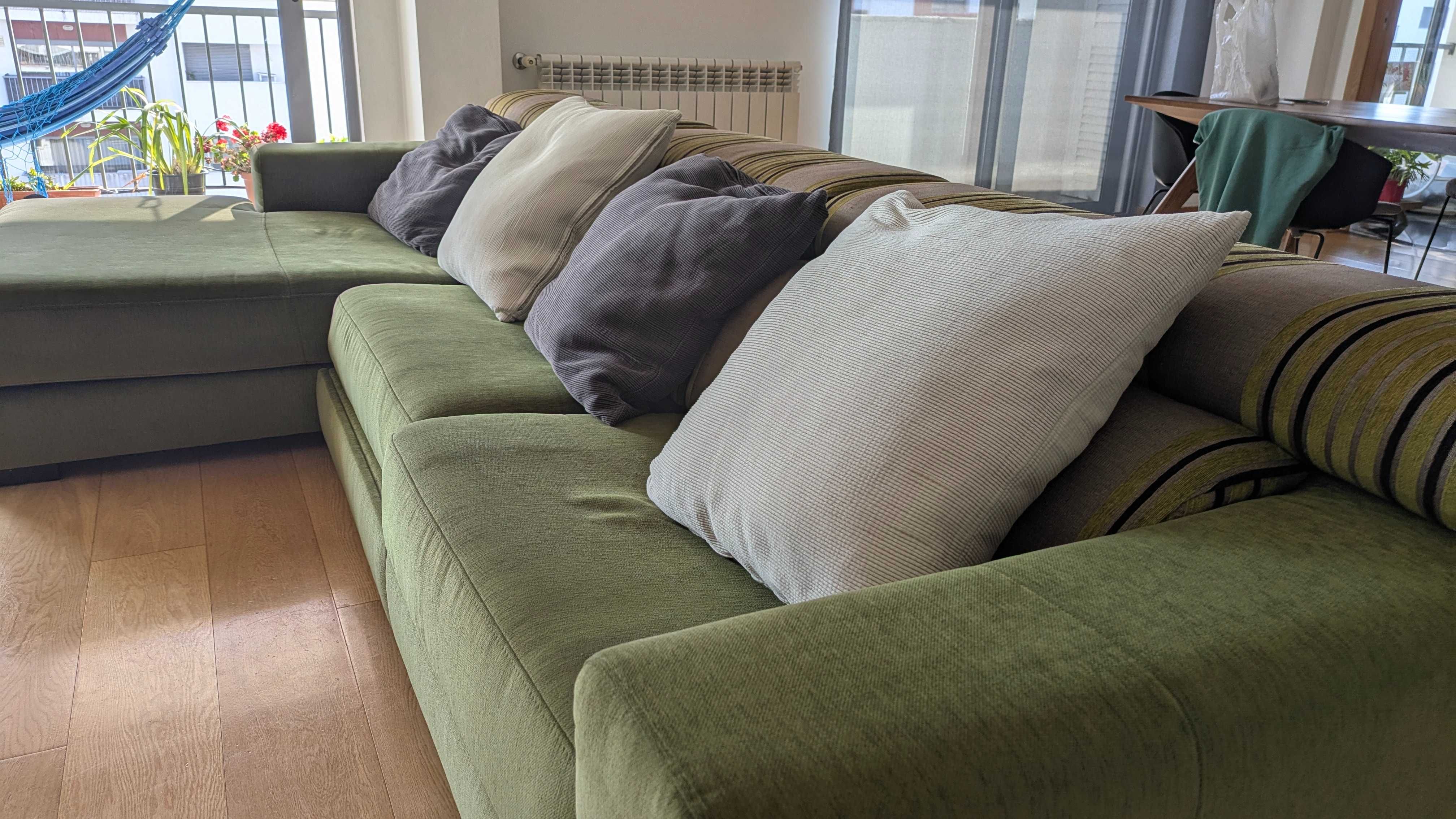 Sofá com chaise longue