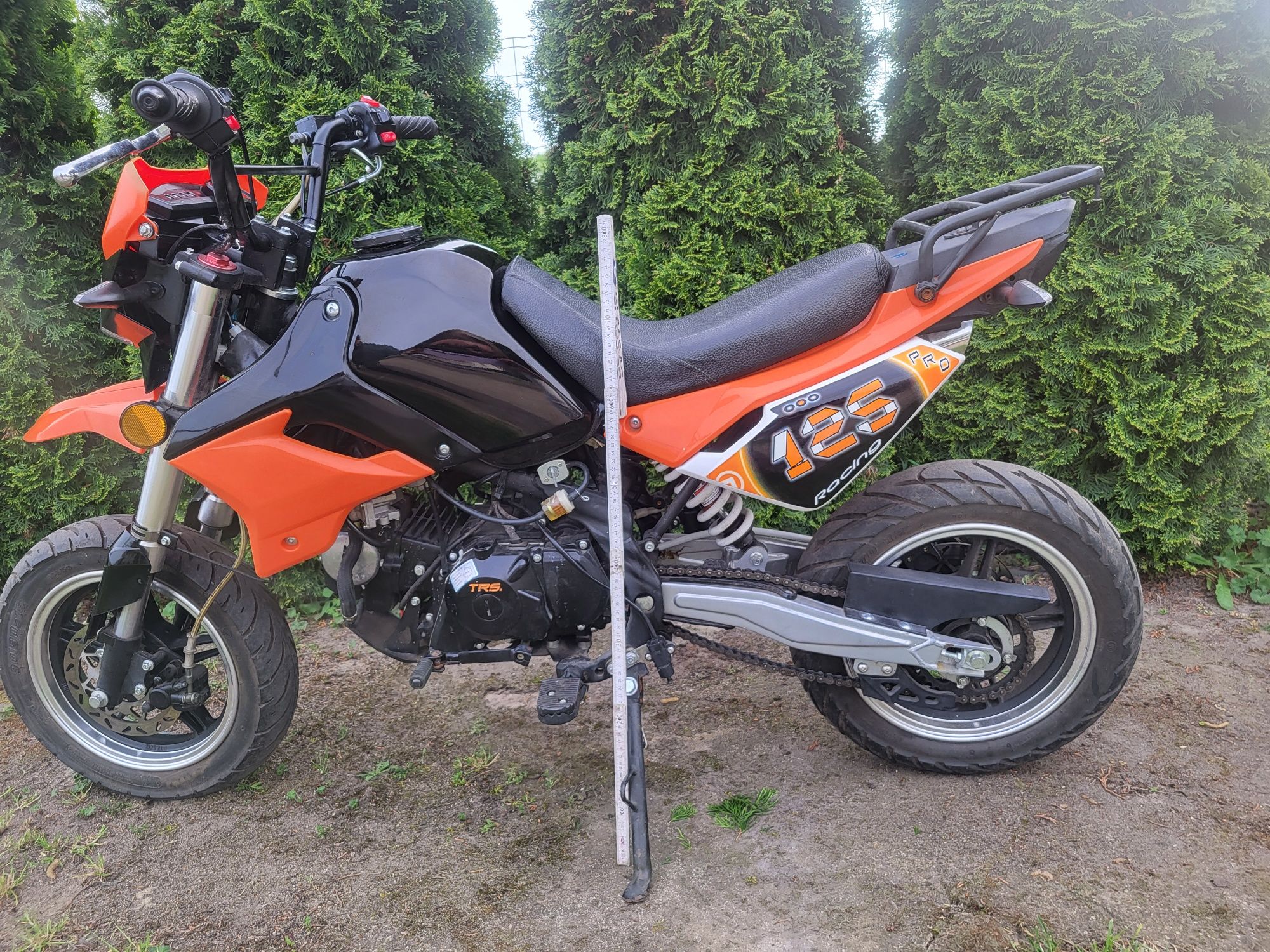 Bosuer Szosowo-turystyczny motor młodzieżowy. Pit bike