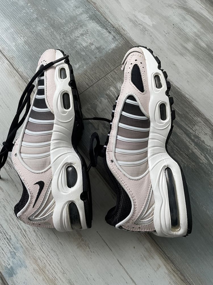 buty nike różowe tailwind