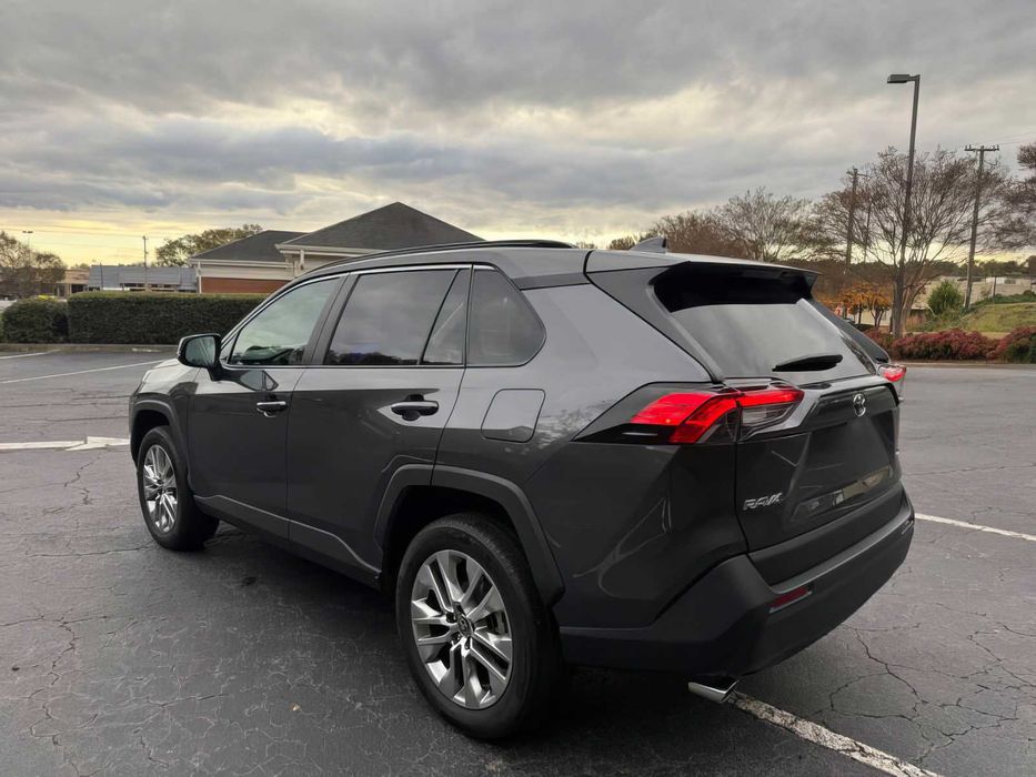 Toyota RAV4      2023