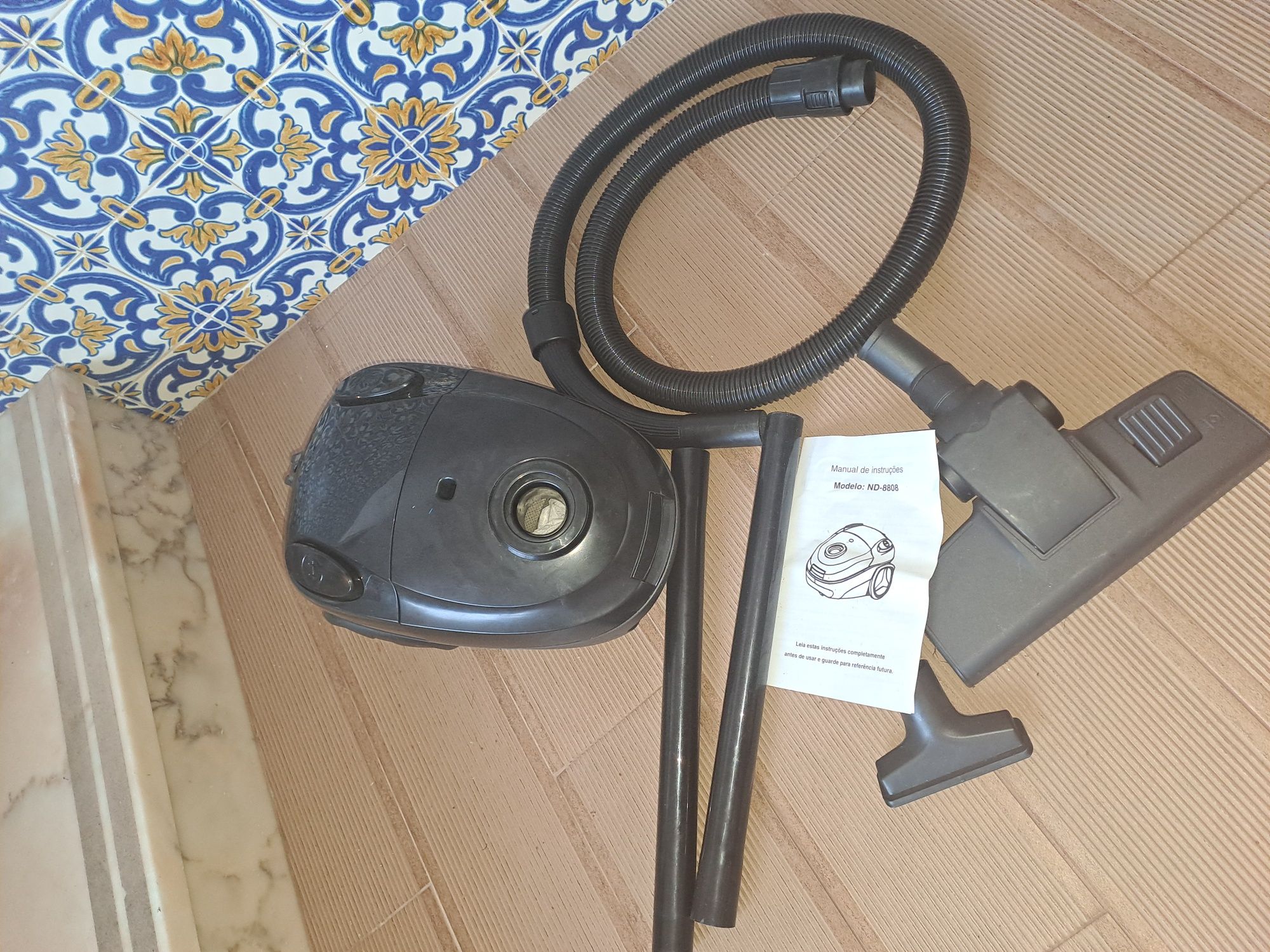 Aspirador de pó com fio