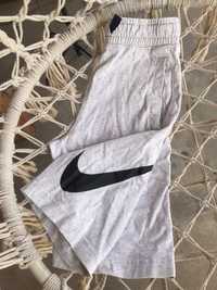 Трикотажні шорти Nike на 10-12 років