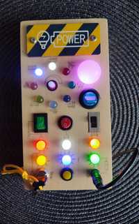 Tablica sensoryczna Montessori z drewna z przełącznikami LED edukacyjn