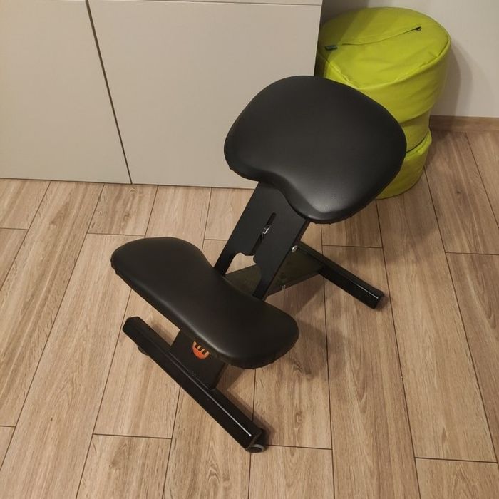 Klękosiad ergonomiczne krzesło