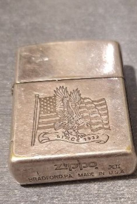Колекционная, бензиновая зажигалка zippo