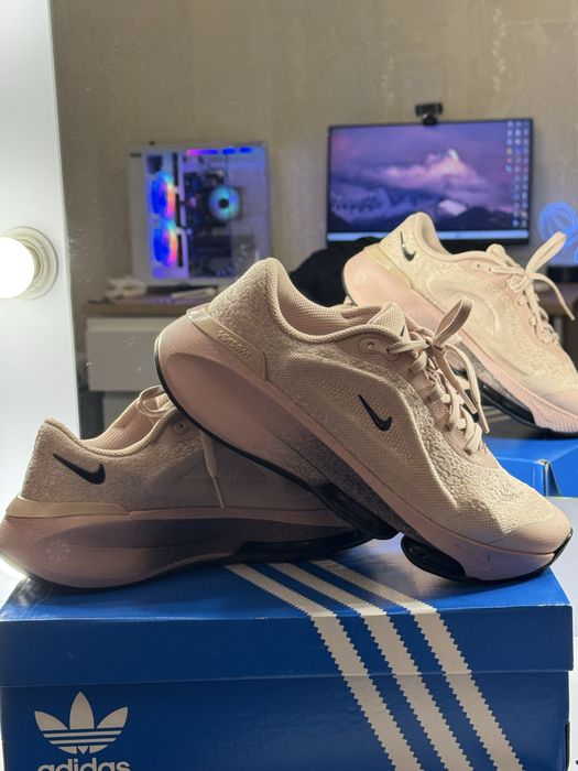 Кросівки жіночі Nike Versair Prm HF1210-600