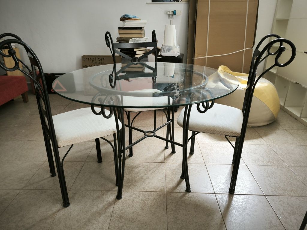 Mesa de jantar em vidro