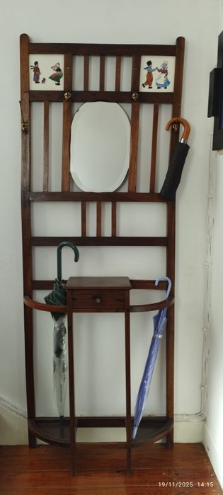 Bengaleiro Vintage em madeira para entrada