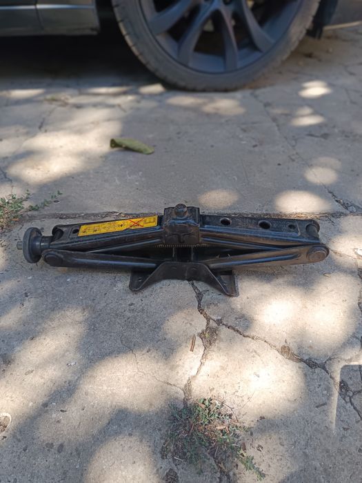 Домкрат для микроавтобусов, джпипов