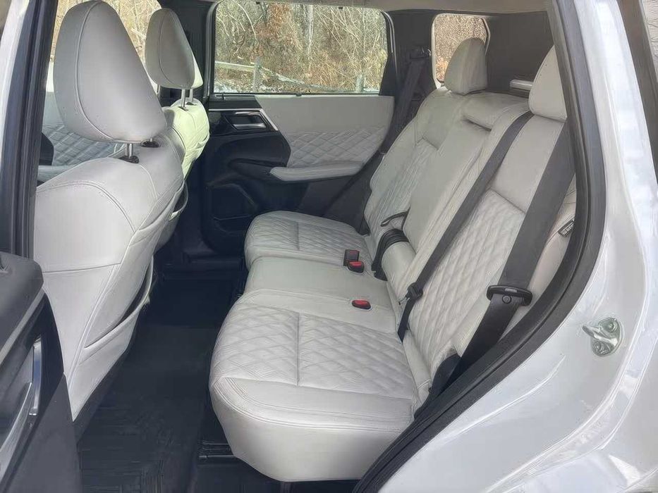 Mitsubishi Outlander Hybrid Plug-in      2023