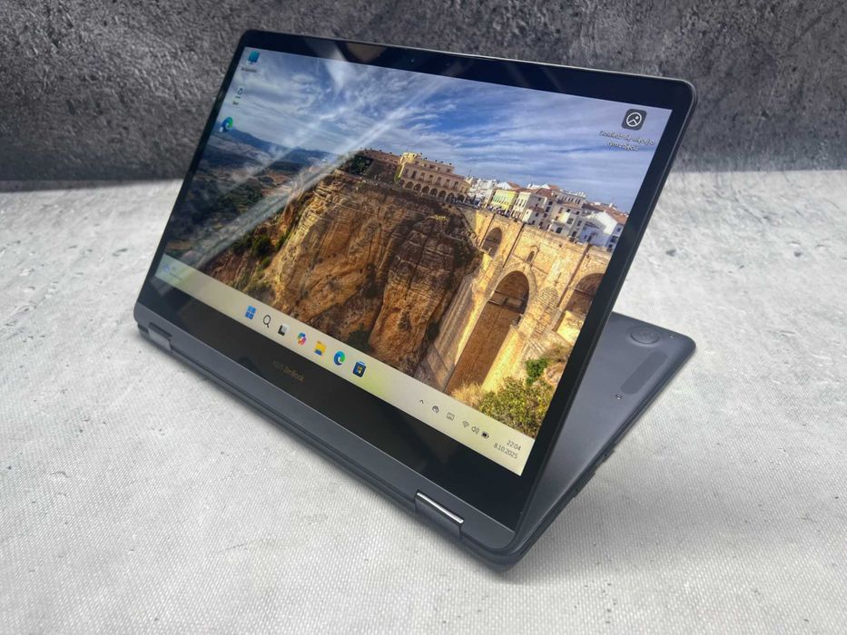 ASUS ZenBook Flip S / i5 8250u 3.4GHz / 8GB DDR4 / 256SSD / 13.3FHD