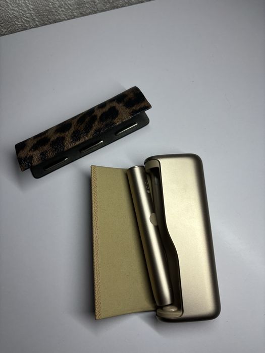 Зарядка павербанк в золотом цвете