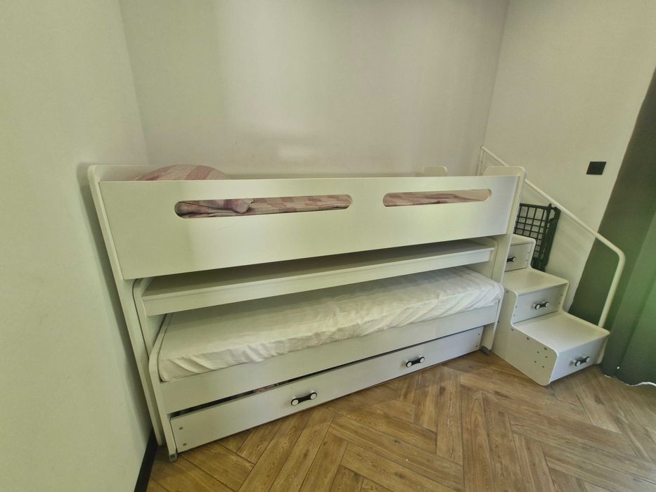 Łóżko piętrowe z biurkiem i szufladą