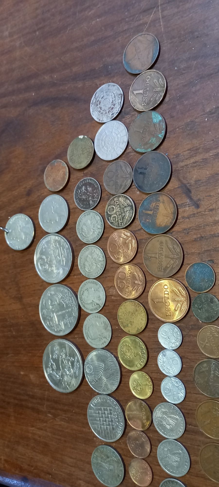 Vendo várias moedas portuguesas e outros paises
