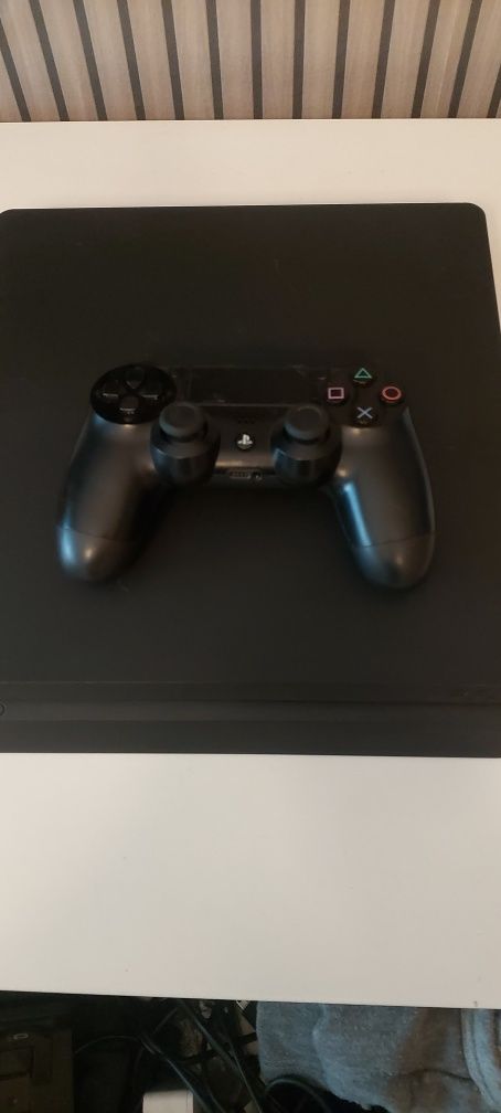 Playstation 4 slim