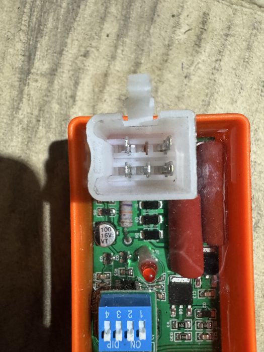 Спорт камутатор з регулюваням випередженя