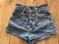 Krotkie spodenki jeansowe