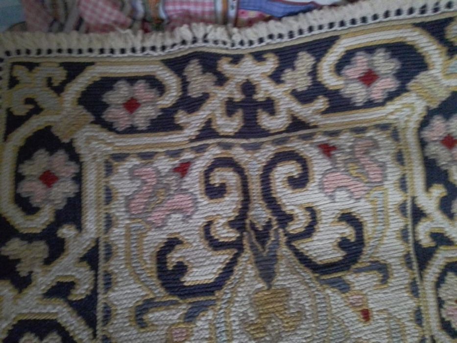 Tapetes de Arraiolos feitos à mão